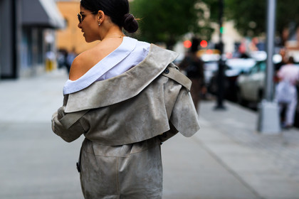 atmosphere details, back detail, beige coat, detail, fashion week, frenchystyle, FW, horizontal, jonathan paciullo, Lainy Hedaya, NEW YORK, NYFW, off the shoulder, SPRING SUMMER 2018, SS 18, street style, sunglasses, trench coat, white shirt