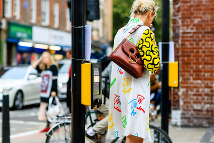atmosphere details, brown bag, detail, drawings, earrings, fashion week, frenchystyle, FW, golden jewelry, horizontal, jonathan paciullo, jw anderson, leather bag, LFW, LONDON, multicolor dress, multicolor shirt, olga karput, printed dress, printed shirt, red, shirt dress, SPRING SUMMER 2017, SS 17, street style, turquoise, white, white shirt, woman, yellow