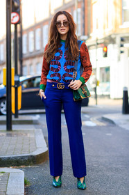 animal print, blue pants, blue sweater, green bag, green shoes, gucci, high heels, leather bag, leather shoes, multicolor sweater, prada, printed sweater, snake print, sunglasses, trousers, fashion week, frenchystyle, FW, jonathan paciullo, street style, LFW, LONDON, AUTUMN WINTER 2018-2019, AW 18-19, FALL WINTER 2018-2019, FW 18-19, vertical, full length, tamara kalinic