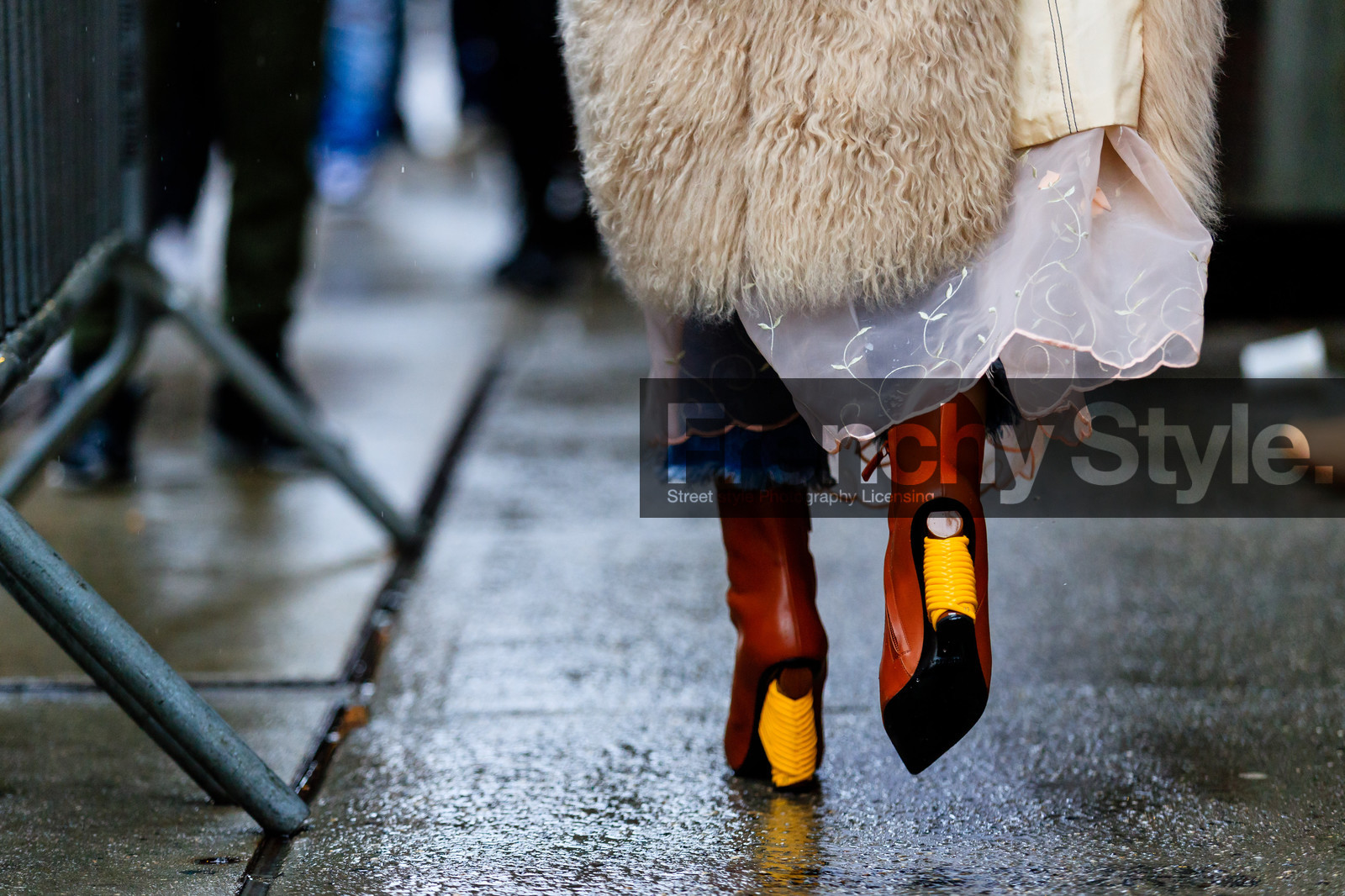 atmosphere details, AUTUMN WINTER 2017-2018, AW 17-18, balanciaga, detail, FALL WINTER 2017-2018, fashion week, frenchystyle, Fur coat, FW, FW 17-18, high heels, horizontal, jonathan paciullo, leather boots, NEW YORK, NYFW, pink coat, pink dress, pink fur, red boots, silk dress, street style, yellow heels