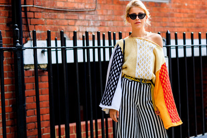 atmosphere details, beige sweater, caro daur, checked sweater, detail, fashion week, frenchystyle, FW, graphic pants, graphic sweater, horizontal, jonathan paciullo, jw anderson, LFW, LONDON, multicolor sweater, plaid, printed sweater, SPRING SUMMER 2018, SS 18, street style, striped pants, trousers