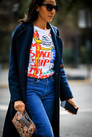 details, printed mini pouch, puffy blue jacket, navy blue long cardigan, black sunglasses, orange font printed white tshirt, fashion week, frenchystyle, FW, jonathan paciullo, street style, NYFW, NEW YORK, AUTUMN WINTER 2022-2023, FALL WINTER 2022_2023, FW 22-23, vertical, atmosphere details