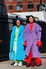 blue coat, purple coat, fur coat, light green pants, light green top, white leather sneakers, buffalo shoes, big sole sneakers, platform shoes, vinyl pants, vinyl top, red pullover, red skirt, long skirt, ruffle skirt, turtleneck pullover, red leather bag, red leather boots, animal skin boots, longchamp bag, mini bag, balloon sleeves, oversize coat, fashion week, frenchystyle, FW, jonathan paciullo, street style, FALL WINTER 2020-2021, AUTUMN WINTER 2020-2021, FW 20-21, vertical, full length, NYFW, NEW YORK