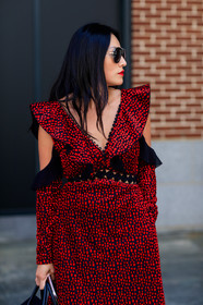 atmosphere details, detail, fashion week, frenchystyle, FW, jonathan paciullo, NEW YORK, NYFW, printed dress, red dress, SPRING SUMMER 2018, SS 18, street style, sunglasses, tina leung, vertical