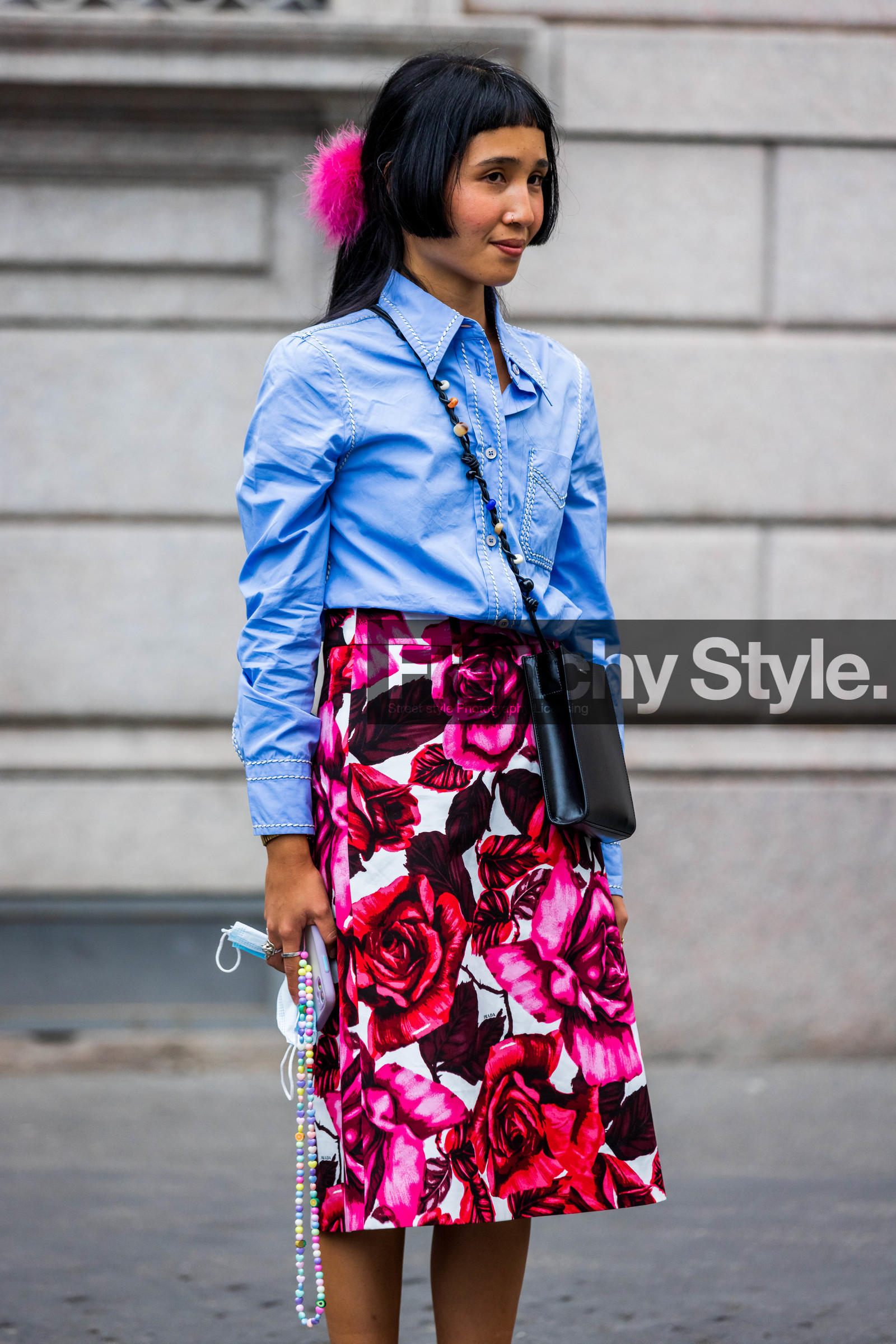 bag, black bag, blue shirt, color, colored skirt, crossbody bag, flower, flower print, flower skirt, jil sander bag, leather bag, pink skirt, print, printed skirt, shirt, skirt, fashion week, frenchystyle, FW, jonathan paciullo, street style, SPRING SUMMER 2022, SS 22, MFW, MILAN, vertical, atmosphere details