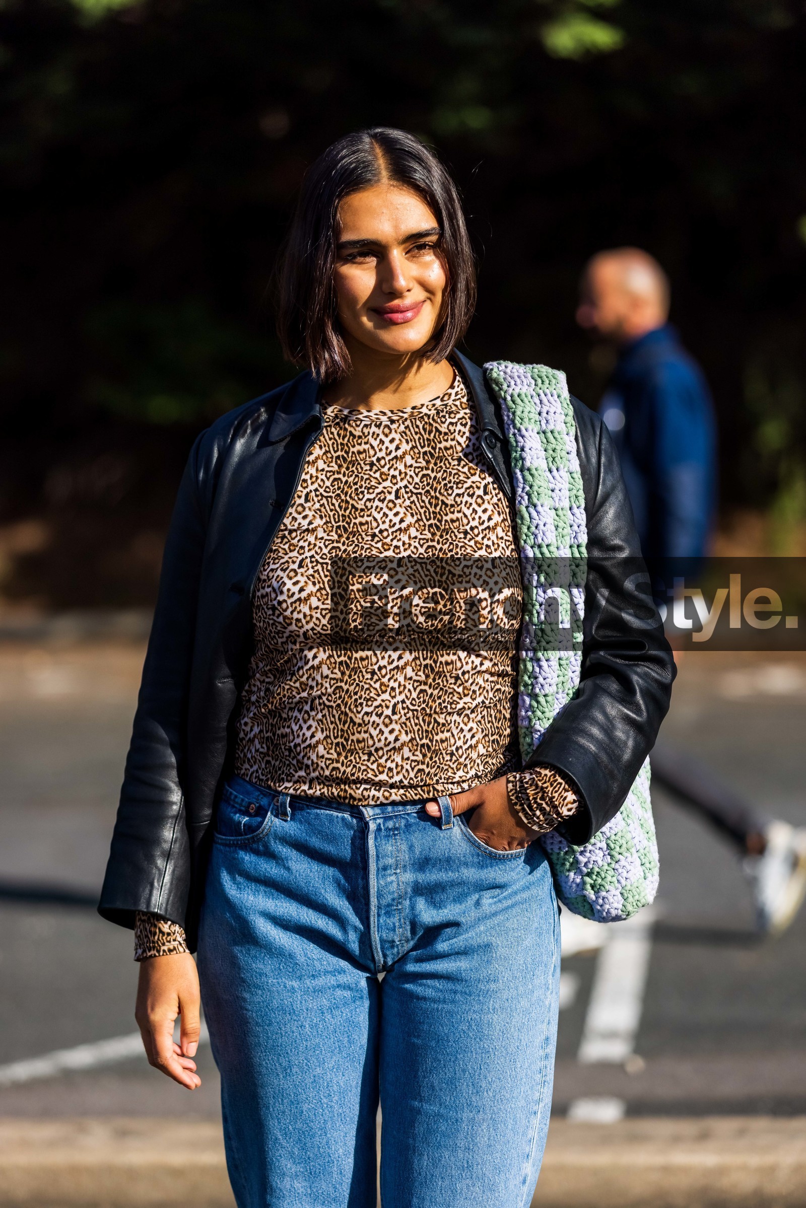 bag, black jacket, blue denim, brown top, crochet bag, denim, green bag, jacket, jean, Jill Kortleve, leather jacket, leopard print, leopard top, lila bag, print, printed top, top, street style, jonathan paciullo, FW, frenchystyle, fashion week, PFW, PARIS, SPRING SUMMER 2022, SS 22, vertical, atmosphere details, model