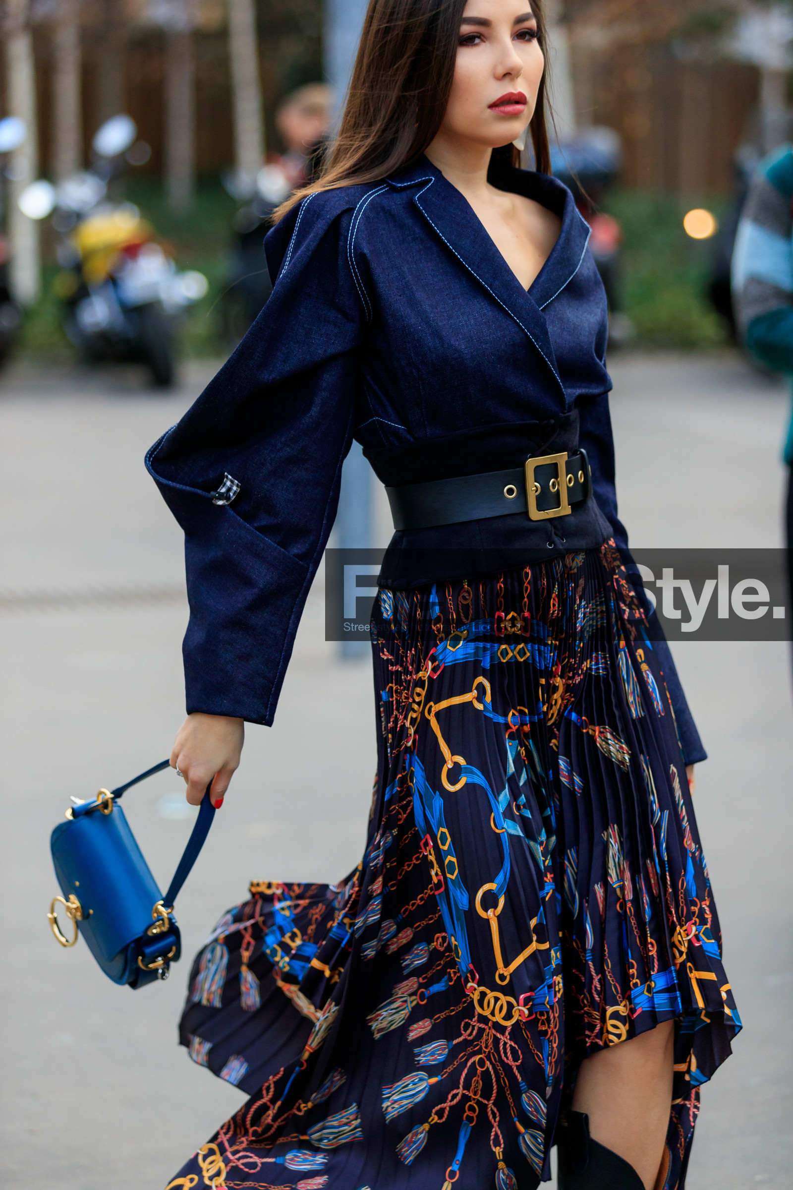 black belt, blue bag, blue denim, chloé, denim jacket, graphic skirt, leather bag, leather belt, navy skirt, pleated skirt, printed skirt, PARIS, PFW, street style, jonathan paciullo, FW, frenchystyle, fashion week, AUTUMN WINTER 2019-2020, AW 19-20, FALL WINTER 2019-2020, FW 19-20, vertical, atmosphere details, detail