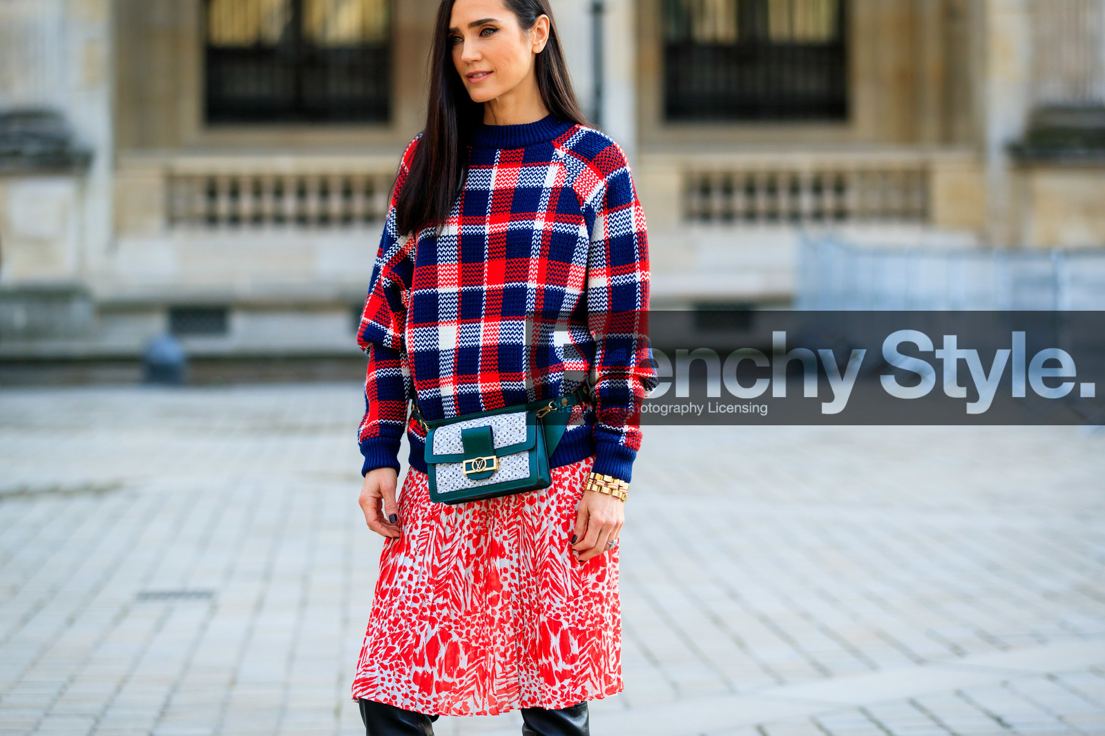 blue sweater, checked, eyeliner, fanny pack, graphic bag, graphic skirt, graphic sweater, green bag, leather bag, louis vuitton, plaid, printed bag, printed skirt, printed sweater, red skirt, PARIS, PFW, street style, jonathan paciullo, FW, frenchystyle, fashion week, AUTUMN WINTER 2019-2020, AW 19-20, FALL WINTER 2019-2020, FW 19-20, horizontal, atmosphere details, detail