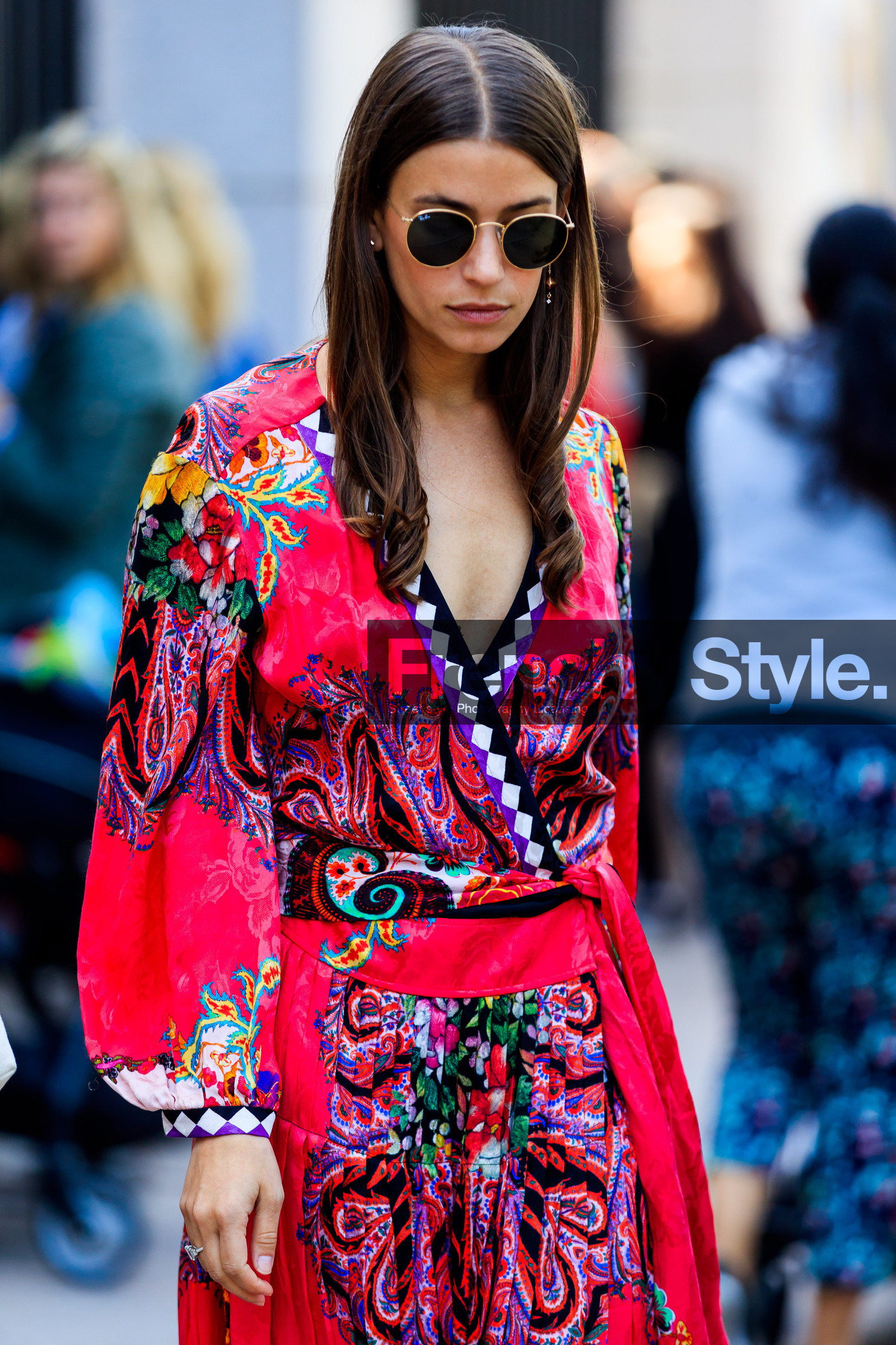 atmosphere details, detail, fashion week, frenchystyle, FW, jonathan paciullo, multicolor dress, NEW YORK, NYFW, printed dress, ray ban, red dress, SPRING SUMMER 2018, SS 18, street style, sunglasses, vertical