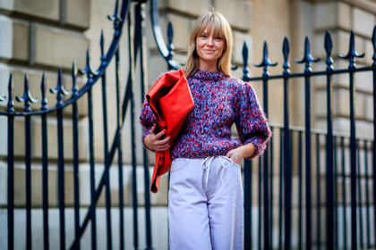 leather bag, purple pants, purple sweater, red bag, trousers, fashion week, frenchystyle, FW, jonathan paciullo, street style, LFW, LONDON, AUTUMN WINTER 2018-2019, AW 18-19, FALL WINTER 2018-2019, FW 18-19, horizontal, atmosphere details, detail, jeanette madsen
