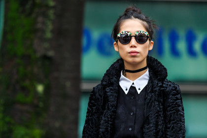 atmosphere details, AUTUMN WINTER 2016-2017, AW 16-17, aztracan, black coat, black dress, black shirt, choker, detail, FALL WINTER 2016-2017, fashion week, frenchystyle, fun sunglasses, FW, FW 16-17, horizontal, jonathan paciullo, LFW, LONDON, MENSWEAR, necklace, oksana on, street style, sunglasses, white collar