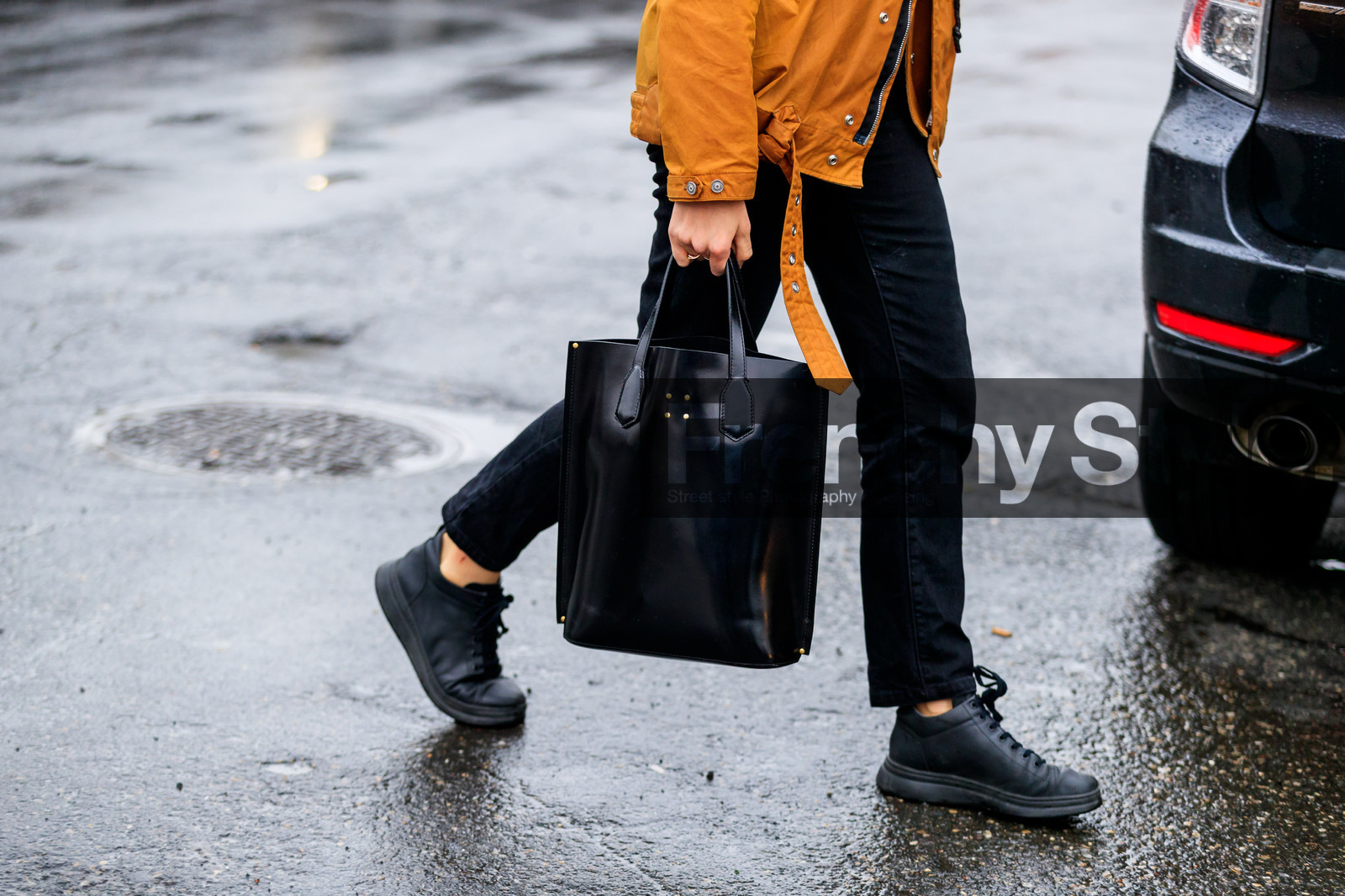 black bag, black denim, black shoes, black sneakers, denim pants, jeans, leather bag, leather shoes, orange jacket, trousers, street style, jonathan paciullo, FW, frenchystyle, fashion week, NYFW, NEW YORK, AUTUMN WINTER 2018-2019, AW 18-19, FALL WINTER 2018-2019, FW 18-19, atmosphere details, horizontal, detail