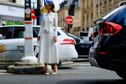atmosphere details, AUTUMN WINTER 2016-2017, AW 16-17, FALL WINTER 2016-2017, fashion week, frenchystyle, full length, fun sunglasses, FW, FW 16-17, giovanna battaglia, graphic clutch, HAUTE COUTURE, high heels, horizontal, jonathan paciullo, leather shoes, MENSWEAR, PARIS, PFW, printed clutch, street style, sunglasses, white clutch, white dress, white heels, white sandals