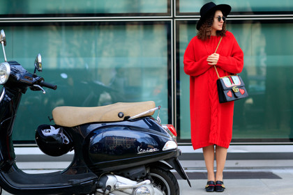 atmosphere details, AUTUMN WINTER 2017-2018, AW 17-18, black and white bag, black bag, black hat, black loafers, black shoes, drawings, FALL WINTER 2017-2018, fashion week, frenchystyle, full length, FW, FW 17-18, graphic bag, gucci, horizontal, jonathan paciullo, leather bag, leather shoes, MFW, MILAN, printed bag, red dress, street style, sunglasses, sweater dress