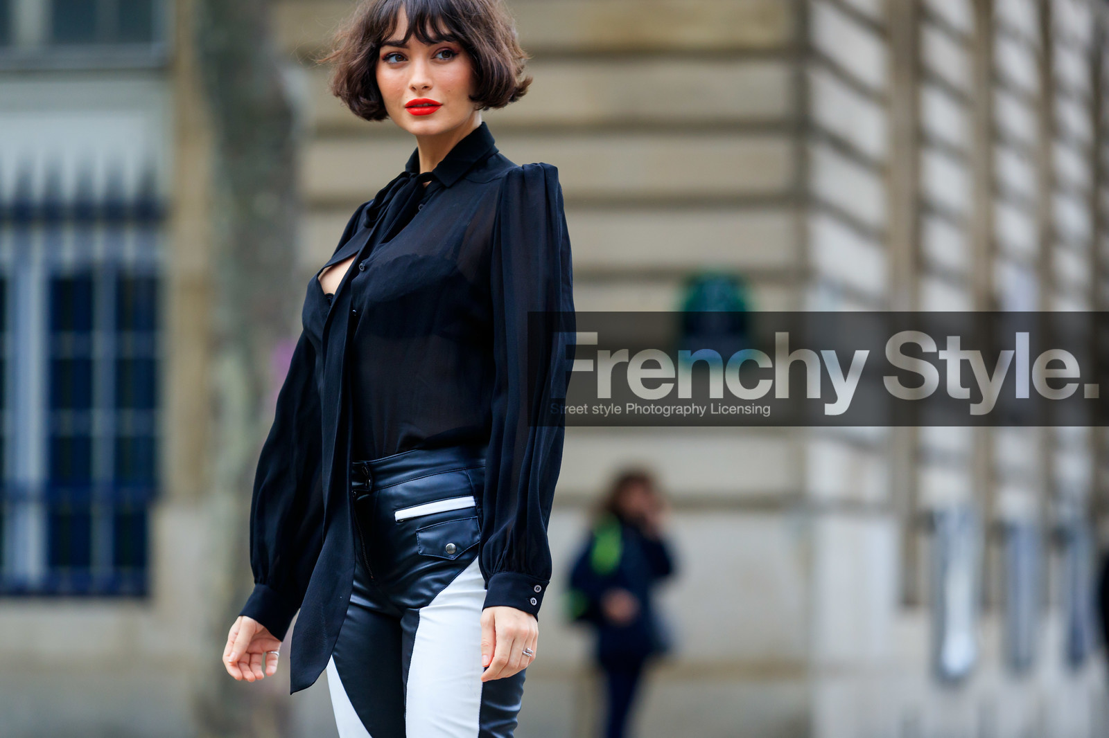 black shirt, silk shirt, lavalliere collar, black leather pants, white leather pants, fashion week, frenchystyle, FW, jonathan paciullo, street style, SPRING SUMMER 2020, SS 20, PFW, PARIS, horizontal, atmosphere details, detail