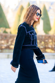 black jacket, black skirt, Christine Centenera, red lips, sunglasses, PARIS, PFW, street style, jonathan paciullo, FW, frenchystyle, fashion week, AUTUMN WINTER 2019-2020, AW 19-20, FALL WINTER 2019-2020, FW 19-20, vertical, atmosphere details, detail