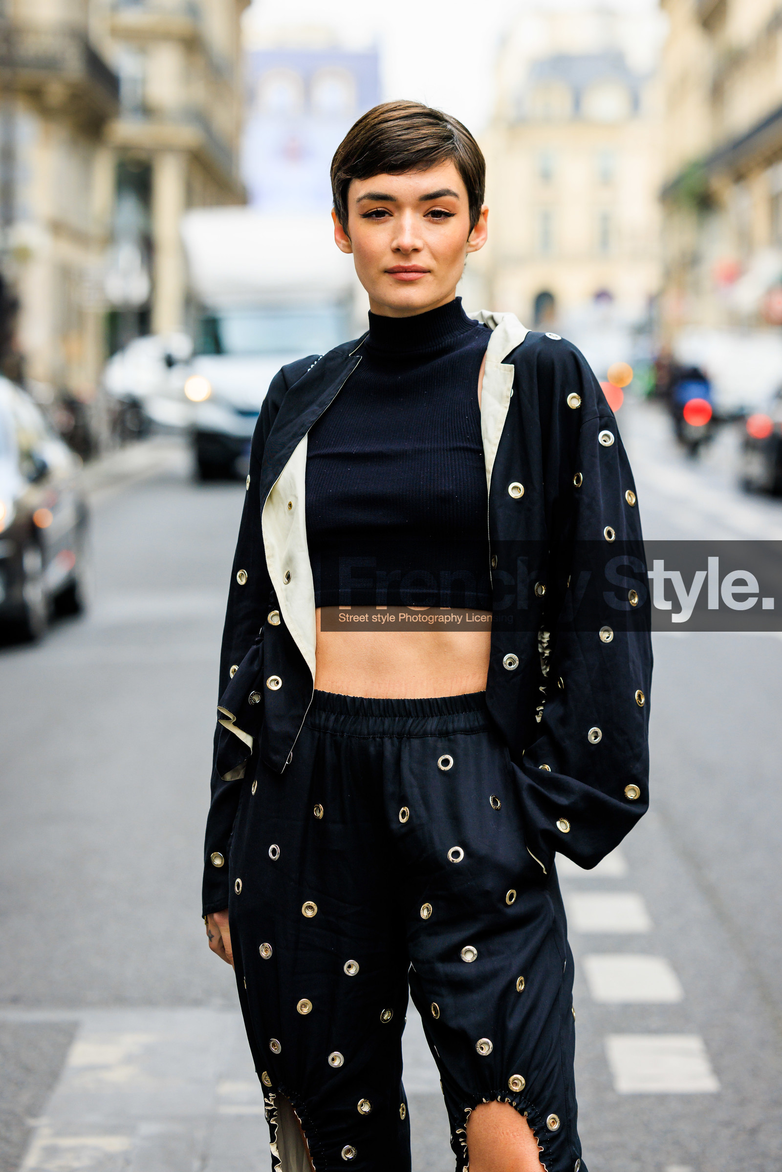 cropped top, black top, studded jacket, studded pants, black pants, black jacket, short hair, baggy pants, cut out pants, fashion week, frenchystyle, FW, jonathan paciullo, street style, AUTUMN WINTER 2022-2023, FALL WINTER 2022_2023, FW 22-23, PFW, PARIS, vertical, detail