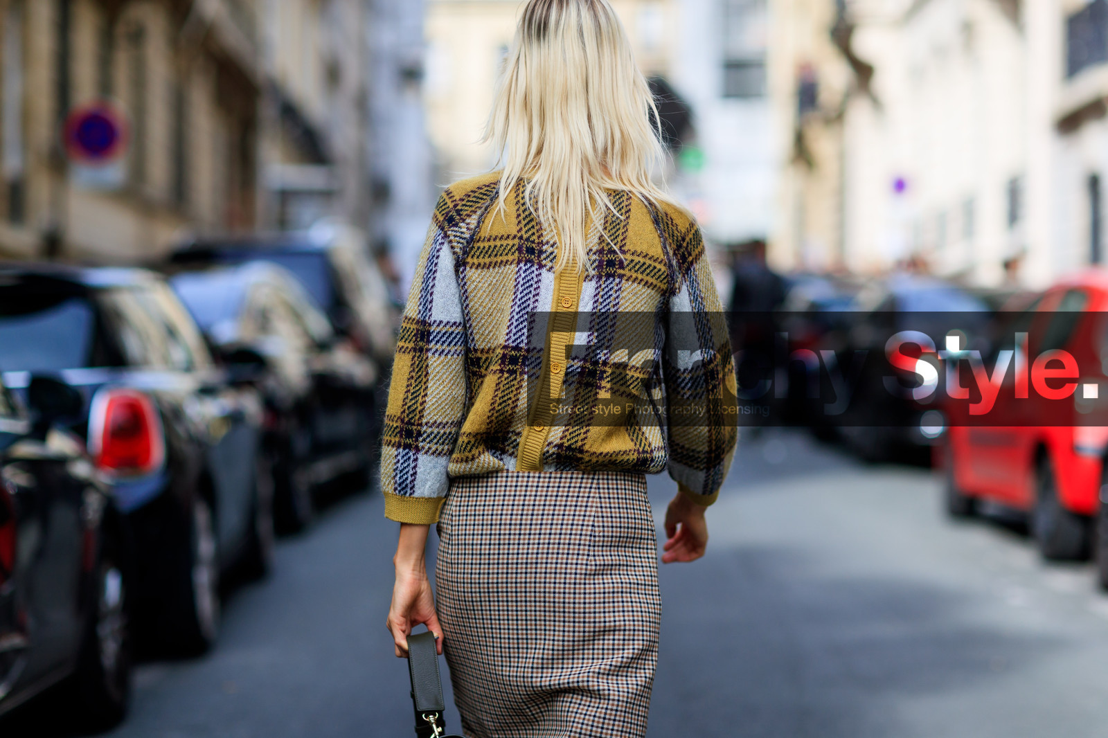 atmosphere details, beige skirt, checked skirt, checked sweater, detail, fashion week, frenchystyle, FW, graphic skirt, graphic sweater, horizontal, jonathan paciullo, PARIS, PFW, plaid, printed skirt, printed sweater, SPRING SUMMER 2018, SS 18, street style, taupe, yellow, yellow sweater, linda tol