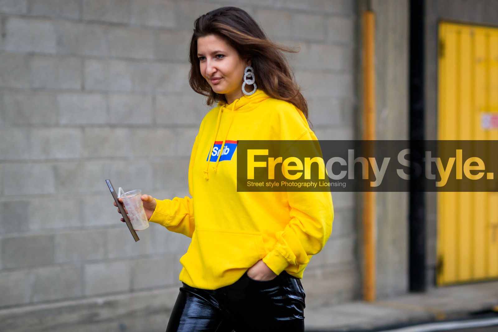 atmosphere details, AUTUMN WINTER 2017-2018, AW 17-18, black pants, detail, earrings, FALL WINTER 2017-2018, fashion week, frenchystyle, FW, FW 17-18, hoodie, horizontal, jonathan paciullo, leather pants, MFW, MILAN, street style, trousers, varnished leather, vinyl, yellow sweater