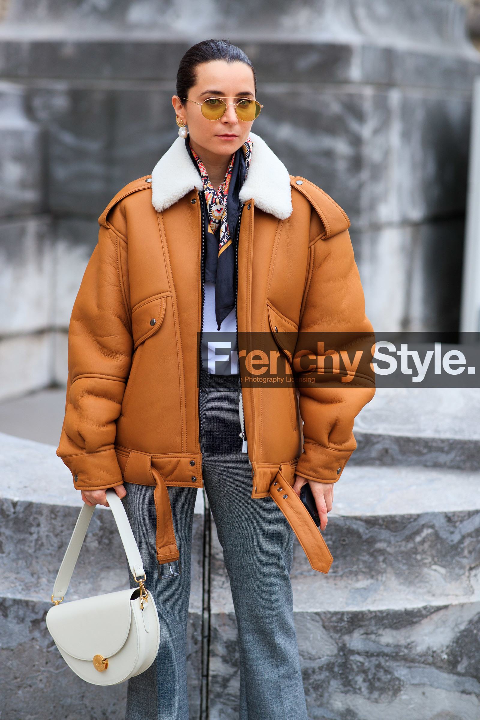 julia comil, camel leather coat, camel leather bombers, camel leather jacket, fur bombers, fur coat, fur collar coat, fur collar jacket, fur detail, grey pants, black scarf, printed scarf, multicolor scarf, geometrical printed scarf, white leather bag, hand bag, metalic frame sunglasses, yellow sunglasses, pearl earrings, golden earrings, fashion week, frenchystyle, FW, jonathan paciullo, street style, PFW, PARIS, SPRING SUMMER 2021, SS 21, vertical, atmosphere details, detail