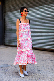 cartier, checked dress, earrings, fashion week, frenchystyle, full length, FW, graphic dress, high heels, jonathan paciullo, leather shoes, NEW YORK, NYFW, pink dress, plaid, printed dress, SPRING SUMMER 2018, SS 18, street style, sunglasses, vertical, watch, white shoes, yasmin sewell