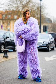 ruffles set, purple pants, purple jacket, coperni bag, purple bag, hair pins, cigar earrings, dots top, multicolor top, coperni, clara berry, street style, jonathan paciullo, FW, frenchystyle, fashion week, AUTUMN WINTER 2022-2023, FALL WINTER 2022_2023, FW 22-23, PFW, PARIS, full length, vertical