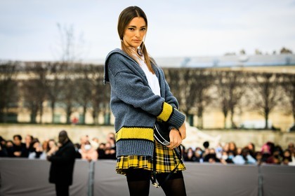 school girl style, grey cardigan, plaid skirt, yelow skirt, black stockings, black handbag, piggy tails, hairstyle, white shirt, sofia sanchez de betak, fashion week, frenchystyle, FW, jonathan paciullo, street style, AUTUMN WINTER 2022-2023, FALL WINTER 2022_2023, FW 22-23, PFW, PARIS, horizontal, atmosphere details, detail