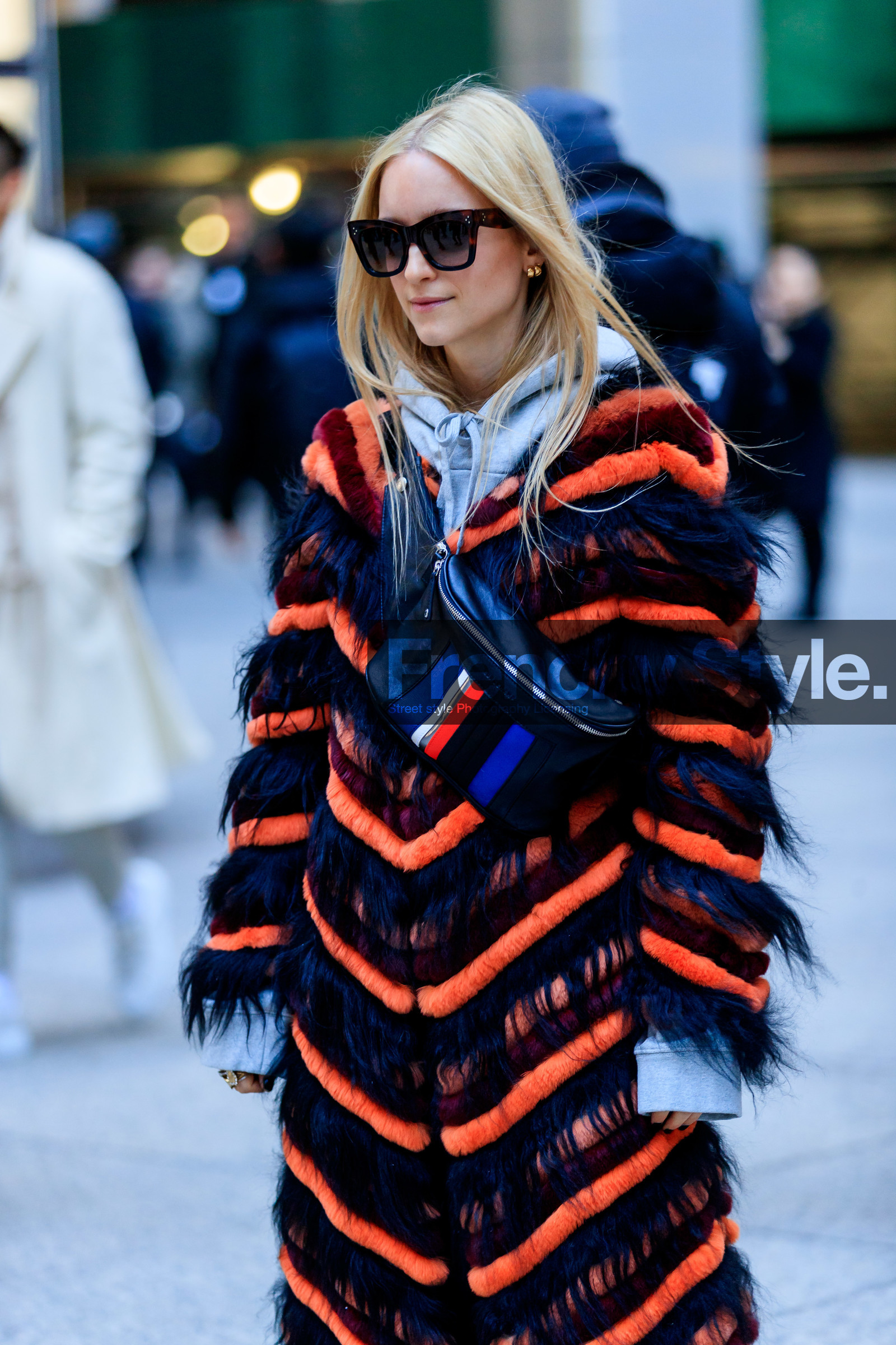 black bag, Charlotte Groeneveld, fanny pack, Fur coat, graphic bag, graphic jacket, grey sweater, hoodie, leather bag, longchamp, orange coat, orange fur, printed bag, printed jacket, stripes, sunglasses, street style, jonathan paciullo, frenchystyle, NYFW, NEW YORK, AUTUMN WINTER 2019-2020, AW 19-20, FALL WINTER 2019-2020, FW 19-20, fashion week, FW, vertical, atmosphere details, detail