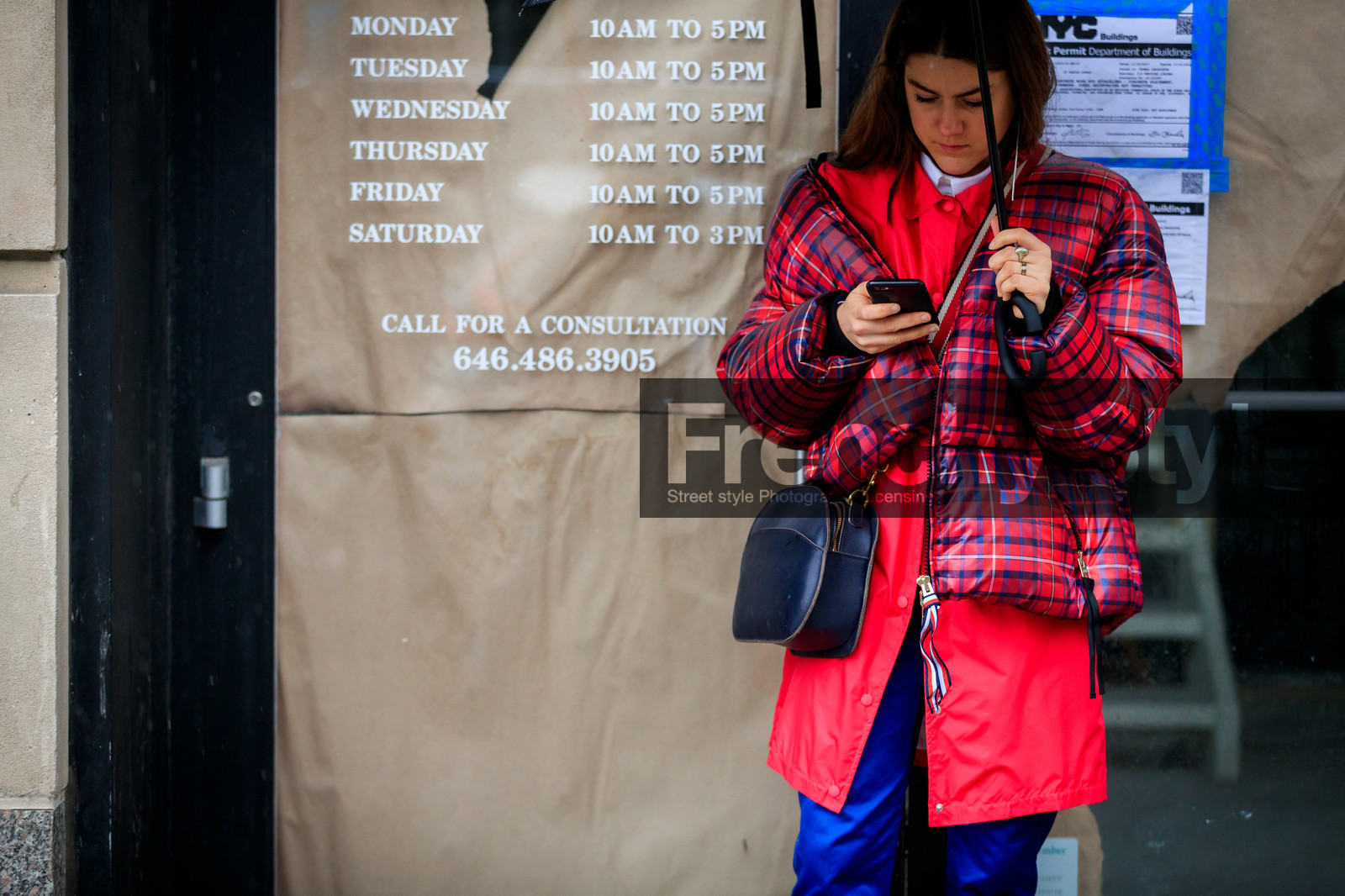 black bag, blue pants, checked, checked jacket, down jacket, graphic jacket, leather bag, plaid, printed jacket, red jacket, tartan, trousers, umbrella, street style, jonathan paciullo, FW, frenchystyle, fashion week, NYFW, NEW YORK, AUTUMN WINTER 2018-2019, AW 18-19, FALL WINTER 2018-2019, FW 18-19, atmosphere details, horizontal, detail