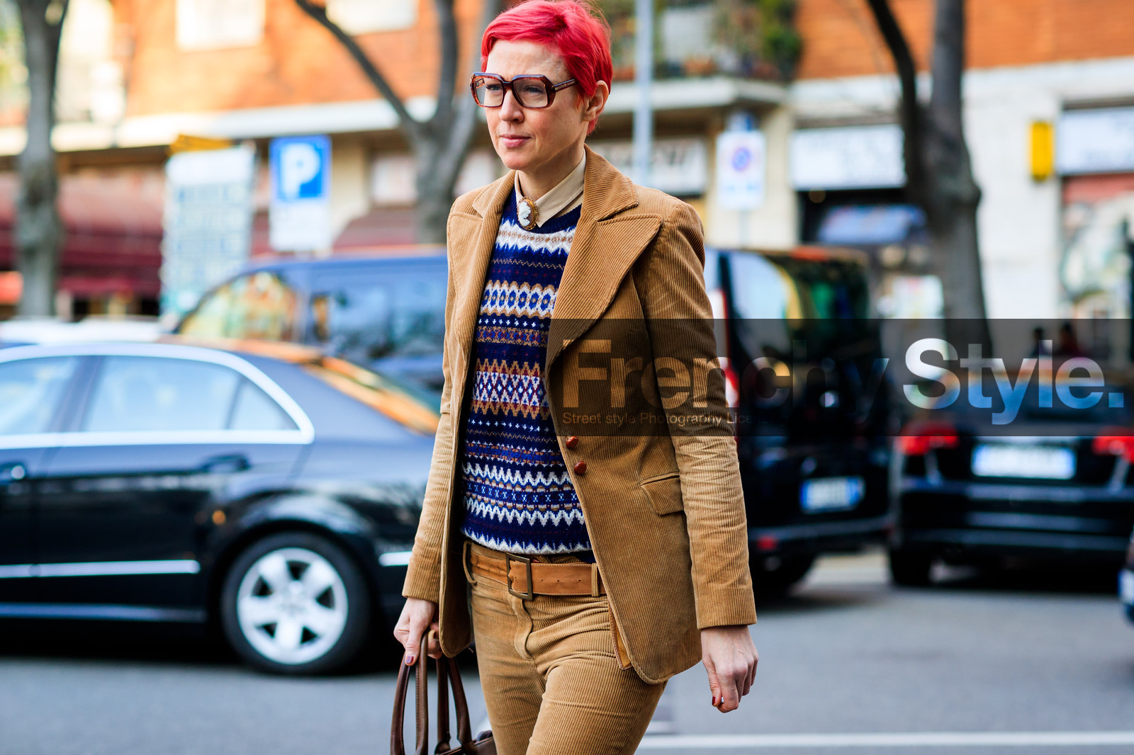 atmosphere details, AUTUMN WINTER 2017-2018, AW 17-18, blazer, brown jacket, brown pants, brown suit, detail, dyed hair, FALL WINTER 2017-2018, fashion week, frenchystyle, FW, FW 17-18, horizontal, jonathan paciullo, MFW, MILAN, printed sweater, street style, sunglasses, trousers, velvet