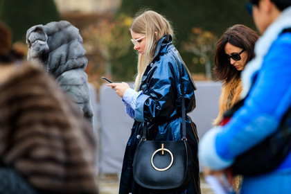 black bag, black coat, leather bag, leather coat, sunglasses, tone on tone, total look black, trench coat, fashion week, frenchystyle, FW, jonathan paciullo, street style, PFW, PARIS, AUTUMN WINTER 2018-2019, FALL WINTER 2018-2019, FW 18-19, horizontal, atmosphere details