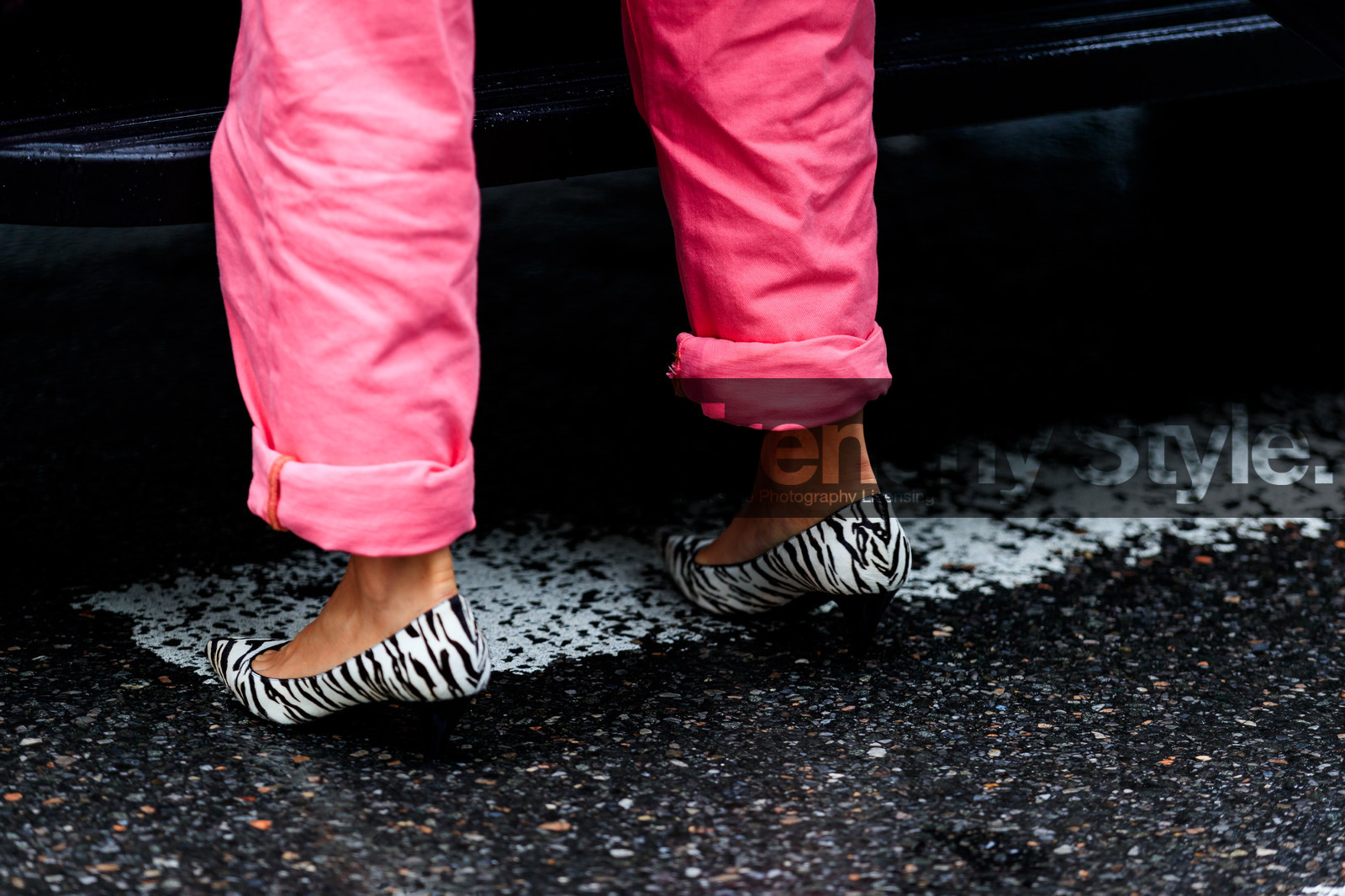 animal print, black and white shoes, high heels, leather shoes, pink denim, pink pants, trousers, vanessa hong, zebra, street style, jonathan paciullo, FW, frenchystyle, fashion week, NYFW, NEW YORK, SPRING SUMMER 2019, SS 19, atmosphere details, horizontal, detail
