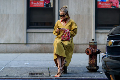 atmosphere details, brocard, brown sandals, chloe king, detail, earrings, fashion week, frenchystyle, FW, horizontal, jonathan paciullo, leather bag, leather shoes, NEW YORK, NYFW, printed bag, red bag, red scarf, SPRING SUMMER 2018, SS 18, street style, sunglasses, yellow dress