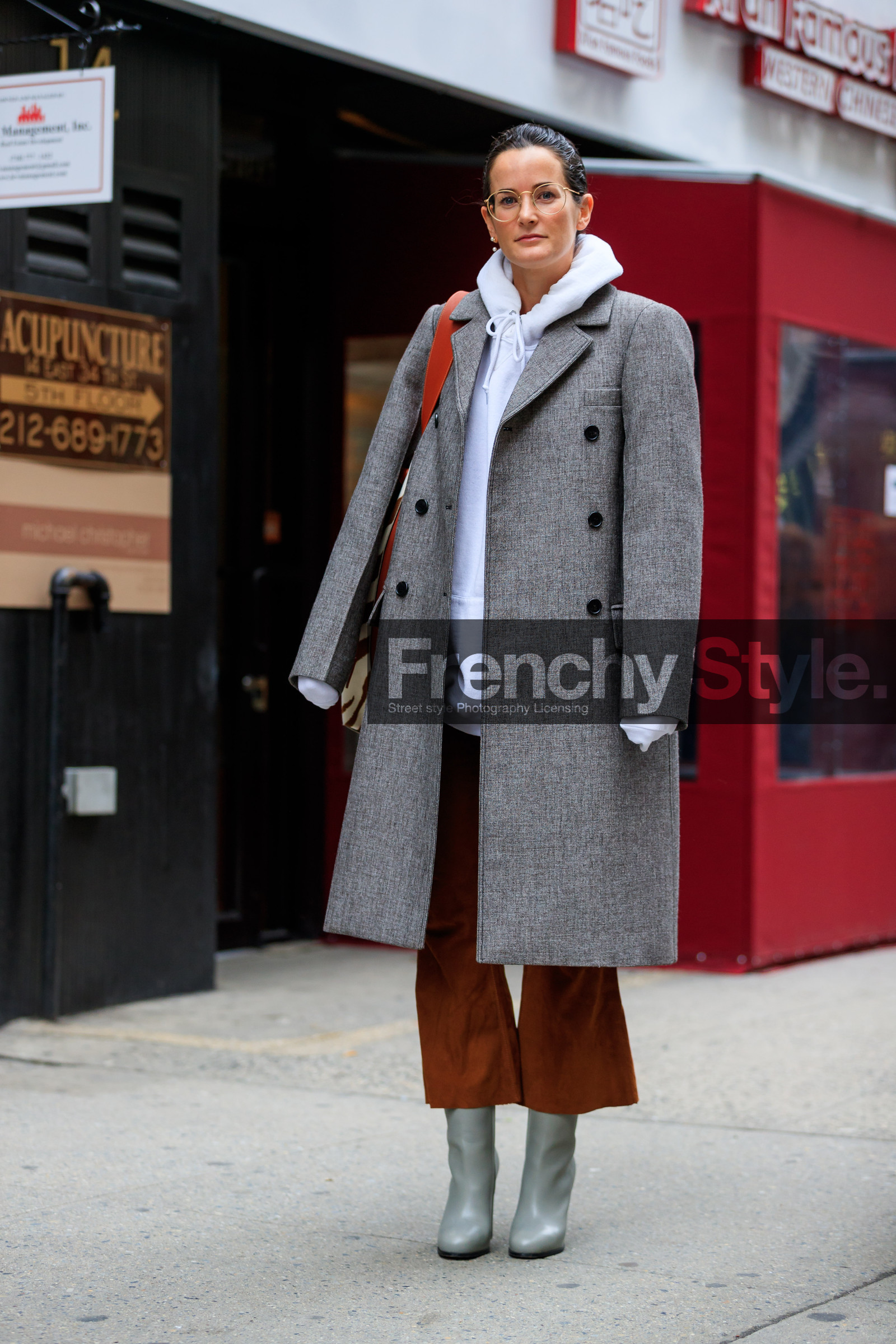 brown pants, grey boots, high heels, leather shoes, trousers, white sweater, grey coat, hoodie, street style, jonathan paciullo, FW, frenchystyle, fashion week, NYFW, NEW YORK, AUTUMN WINTER 2018-2019, AW 18-19, FALL WINTER 2018-2019, FW 18-19, vertical, full length, Lucy Chadwick