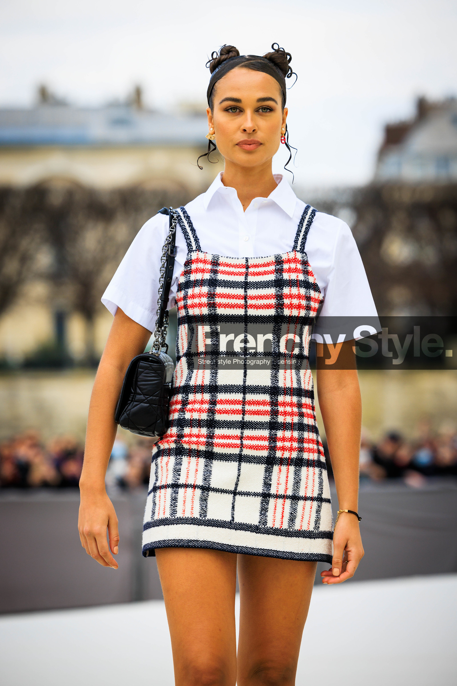 mini dress, dior, plaid dress, white dress, white shirt, black handbag, high bows hairstyle, sarah lysander, fashion week, frenchystyle, FW, jonathan paciullo, street style, AUTUMN WINTER 2022-2023, FALL WINTER 2022_2023, FW 22-23, PFW, PARIS, vertical, detail