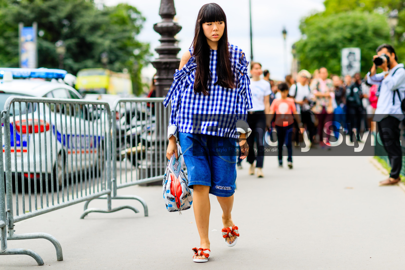 atmosphere details, AUTUMN WINTER 2016-2017, AW 16-17, blue denim, blue top, bow, chanel, checked top, denim shorts, FALL WINTER 2016-2017, fashion week, frenchystyle, full length, FW, FW 16-17, HAUTE COUTURE, horizontal, jonathan paciullo, leather bag, leather shoes, MENSWEAR, mules, PARIS, PFW, plaid, prada, printed top, red sandals, street style, susie lau