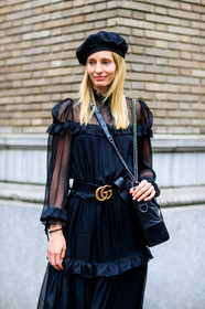 atmosphere details, beret, black bag, black belt, black dress, black hat, chanel, detail, fashion week, frenchystyle, FW, gucci, jonathan paciullo, leather bag, leather belt, NEW YORK, NYFW, ruffles, SPRING SUMMER 2018, SS 18, street style, tone on tone, total look black, vertical