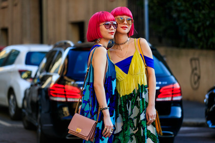 Ami and Aya Suzuki, ferragamo bag, yellow dress, light blue dress, sleeveless dress, half shoulder dress, long dress, animal print dress, printed dress, green dress, bicolor dress, yellow leather bag, shoulder bag, golden strap bag, nude leather bag, pink hair, dyed hair, aviator sunglasses, pink sunglasses, yellow sunglasses, silvered choker, golden earrings, multi necklace, strassed earrings, dangling earrings, low necked dress, fashion week, frenchystyle, FW, jonathan paciullo, street style, MFW, MILAN, AUTUMN WINTER 2020-2021, FALL WINTER 2020-2021, FW 20-21, horizontal, atmosphere details, detail