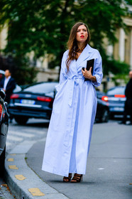 fashion week, frenchystyle, full length, FW, high heels, jonathan paciullo, leather bag, leather shoes, PARIS, PFW, red lips, robe, shirt dress, SPRING SUMMER 2017, SS 17, street style, striped dress, vertical, white dress