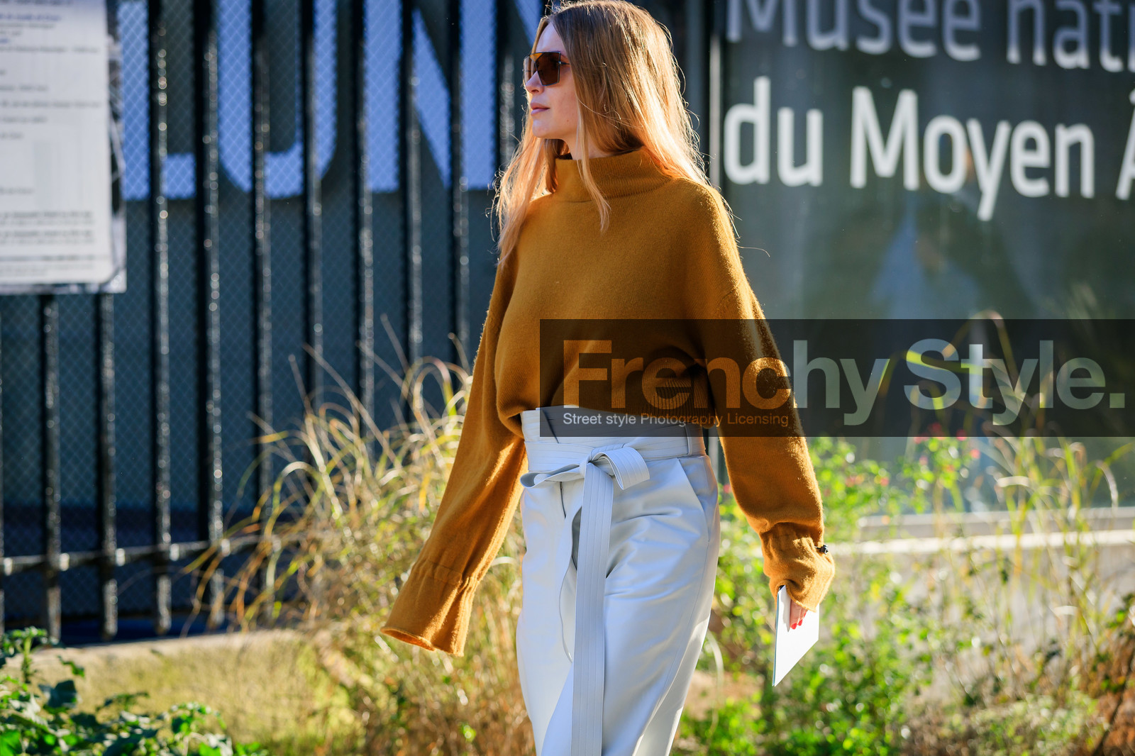 camel sweater, leather pants, pernille teisbaek, sunglasses, trousers, white pants, PARIS, PFW, street style, jonathan paciullo, FW, frenchystyle, fashion week, AUTUMN WINTER 2019-2020, AW 19-20, FALL WINTER 2019-2020, FW 19-20, horizontal, atmosphere details, detail