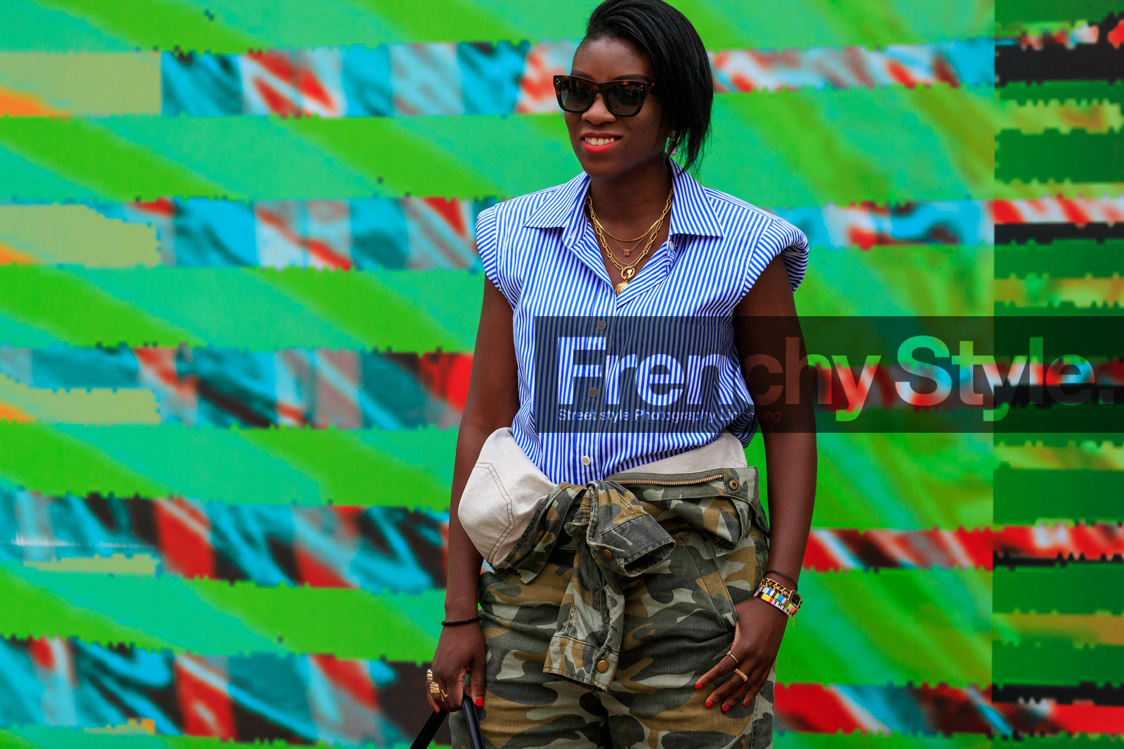 scale sunglasses, celine sunglasses, pearl earrings, dangling earrings, multi necklace, chain necklace, charms necklace, big chain necklace, lucky charm bracelet, multicolor bracelet, pearl bracelet, chanel watch, golden watch, chain strap watch, cartier ring, golden rings, striped shirt, sleeveless shirt, blue shirt, white shirt, kaki jumpsuit, military jumpsuit, military printed jumpsuit, knot details, knoted jumpsuit, fashion week, frenchystyle, FW, jonathan paciullo, street style, PFW, PARIS, SPRING SUMMER 2020, SS 20, horizontal, atmosphere details, detail
