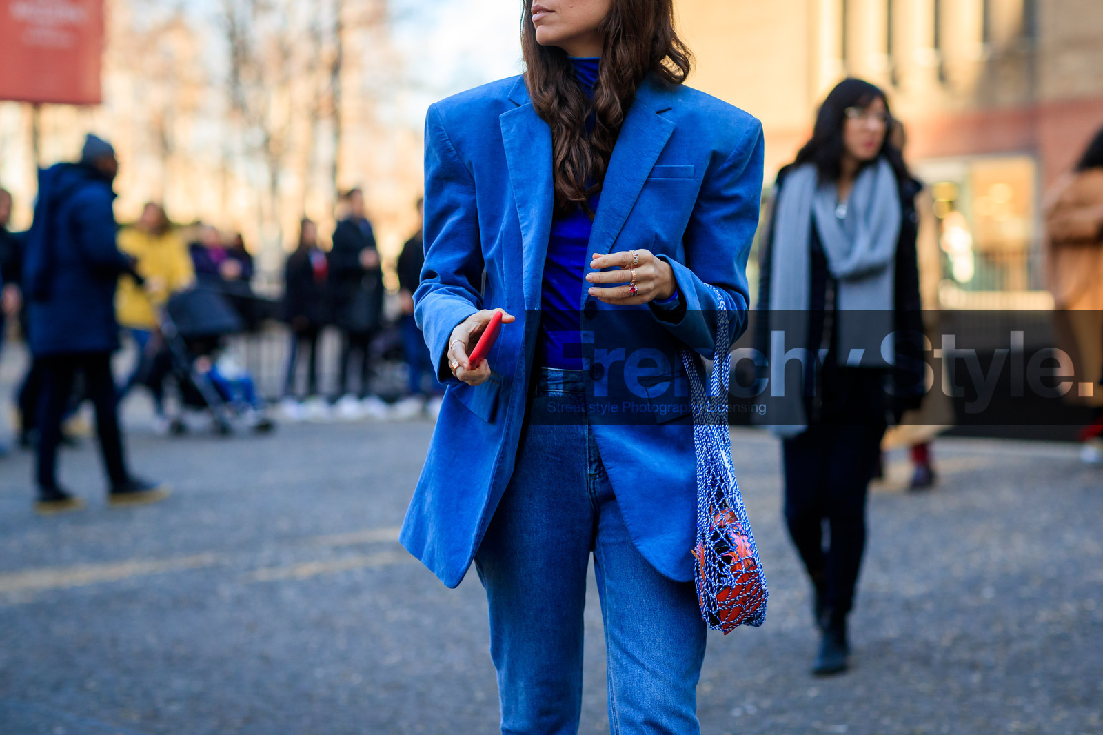 blazer, blue bag, blue denim, blue jacket, blue top, denim pants, fishnet, jeans, trousers, street style, jonathan paciullo, FW, frenchystyle, fashion week, LFW, LONDON, AUTUMN WINTER 2018-2019, AW 18-19, FALL WINTER 2018-2019, FW 18-19, horizontal, atmosphere details, detail, erika boldrin