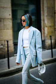 dyed hair, blue hair, black sunglasses, pastel blue blazer, pastel blue trousers, flared trousers, white tanktop, white handbag, alexandra guerain, fashion week, frenchystyle, FW, jonathan paciullo, street style, AUTUMN WINTER 2022-2023, FALL WINTER 2022_2023, FW 22-23, PFW, PARIS, vertical, detail