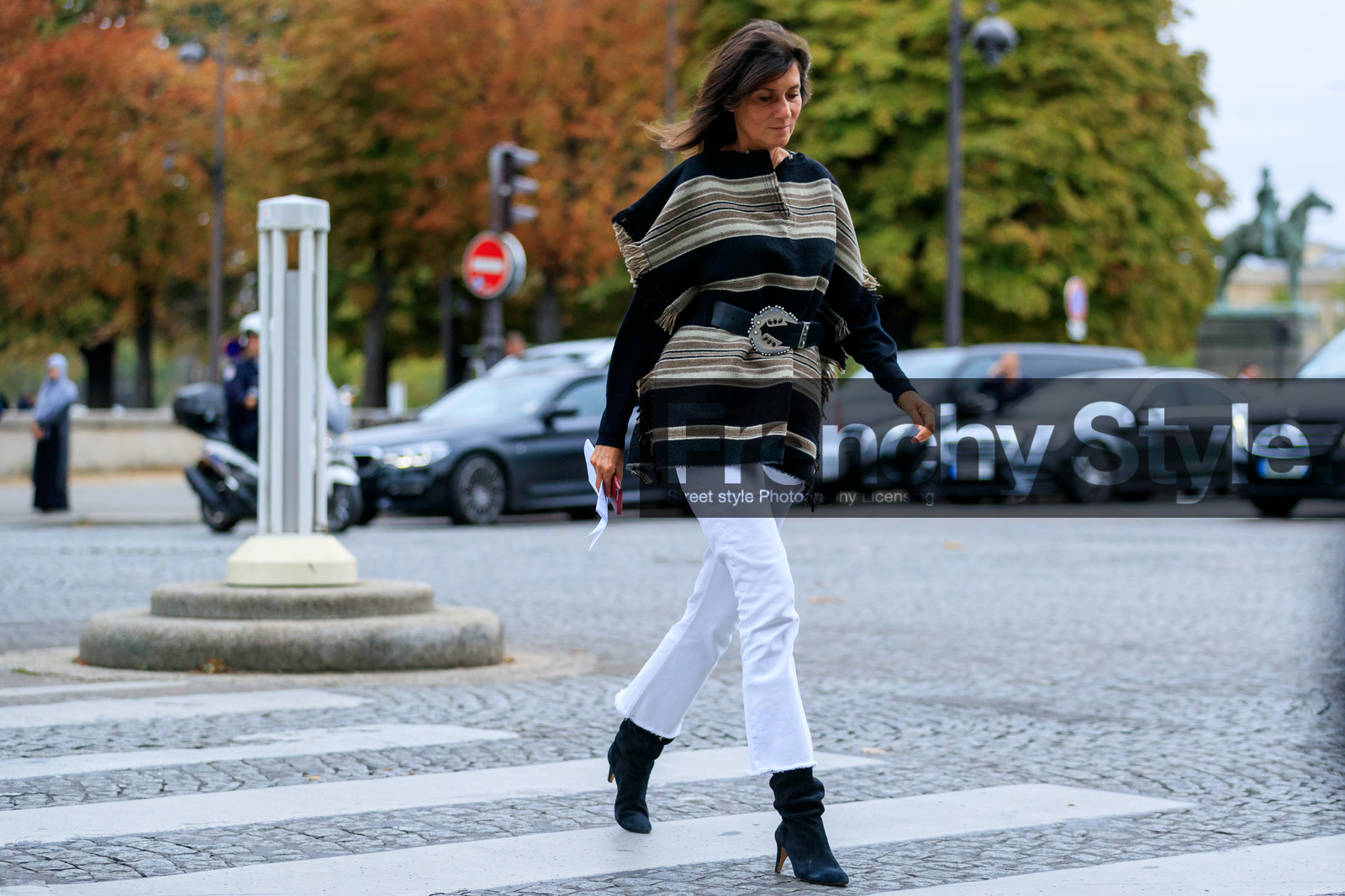 white jeans, tight jeans, grey suede boots, high heels boots, belted jacket, belted pullover, black pullover, black jacket, beige pullover, beige jacket, fringe jacket, fringe pullover, short sleeves jacket, short sleeves pullover, black leather belt, cowboy belt, fashion week, frenchystyle, FW, jonathan paciullo, street style, SPRING SUMMER 2020, SS 20, PFW, PARIS, horizontal, atmosphere details, full length