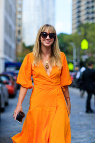 atmosphere details, camera, detail, fashion week, frenchystyle, FW, jonathan paciullo, lisa aiken, necklace, NEW YORK, NYFW, orange dress, SPRING SUMMER 2018, SS 18, street style, sunglasses, vertical