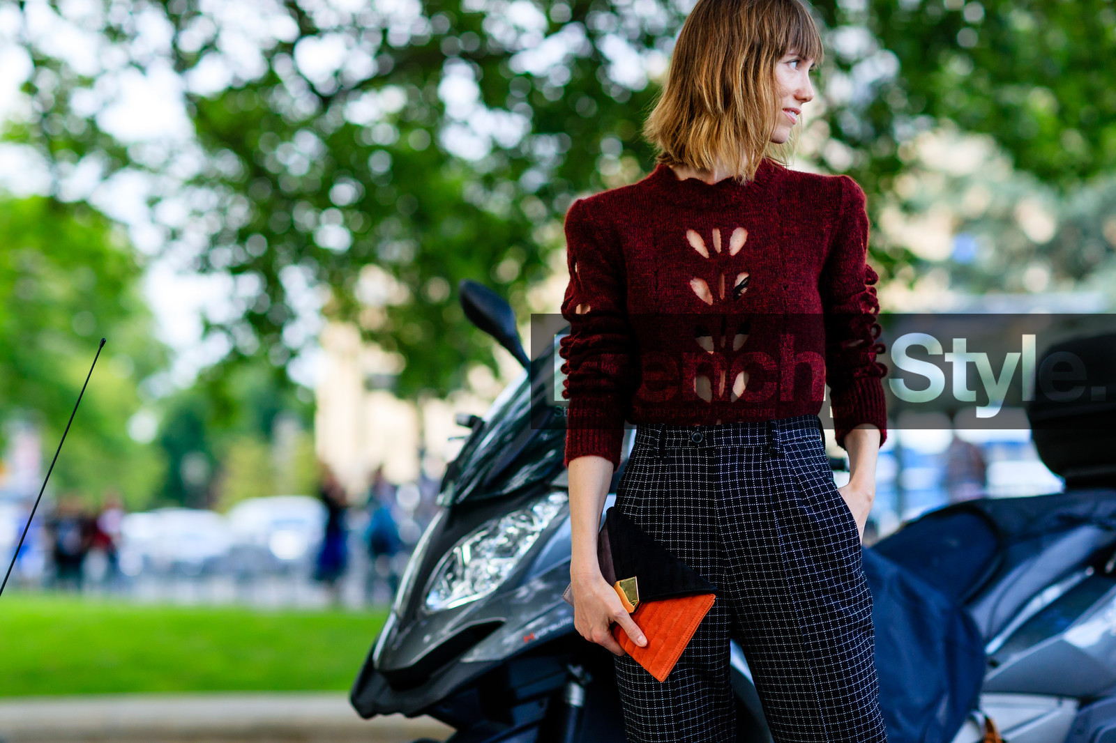 anya ziourova, atmosphere details, AUTUMN WINTER 2016-2017, AW 16-17, checked pants, detail, FALL WINTER 2016-2017, fashion week, frenchystyle, FW, FW 16-17, graphic clutch, graphic pants, HAUTE COUTURE, high waist, horizontal, jonathan paciullo, MENSWEAR, open work, PARIS, PFW, printed clutch, red sweater, street style, suede bag, trousers