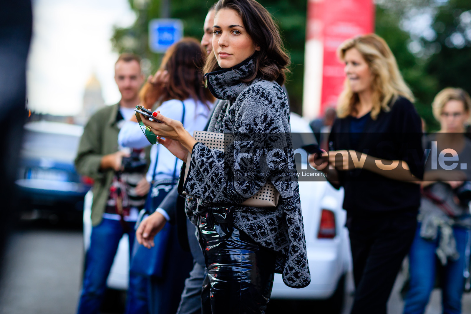 atmosphere details, beige bag, black pants, detail, diletta bonaiuti, fashion week, frenchystyle, FW, grey sweater, horizontal, jonathan paciullo, leather bag, leather pants, PARIS, PFW, printed sweater, SPRING SUMMER 2017, SS 17, street style, studded bag, trousers, turtleneck sweater, varnished leather