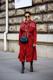 red trenchcoat, leather trench, hermes bag, crossbody bag, black handbag, leather boots, brown boots, birkin bag, black sunglasses, golden loops, tamu mcpherson, street style, jonathan paciullo, FW, frenchystyle, fashion week, AUTUMN WINTER 2022-2023, FALL WINTER 2022_2023, FW 22-23, PFW, PARIS, full length, vertical