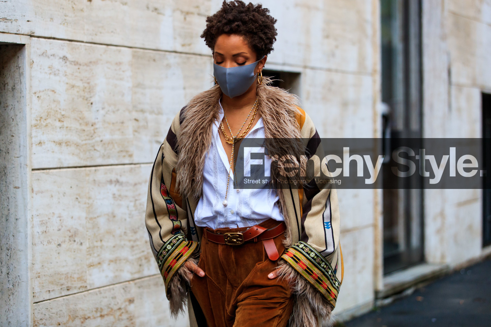 fur coat, long coat, striped coat, ethnic embroidered coat, ethnic printed coat, white shirt, lace shirt, corduroy pants, brown pants, belted pants, camel leather belt, etro coat, etro belt, etro pants, etro look, long necklace, golden necklace, multi necklace, hoop earrings, golden earrings, oversize coat, street style, jonathan paciullo, FW, frenchystyle, fashion week, MFW, MILAN, SPRING SUMMER 2021, SS 21, horizontal, atmosphere details, detail, model