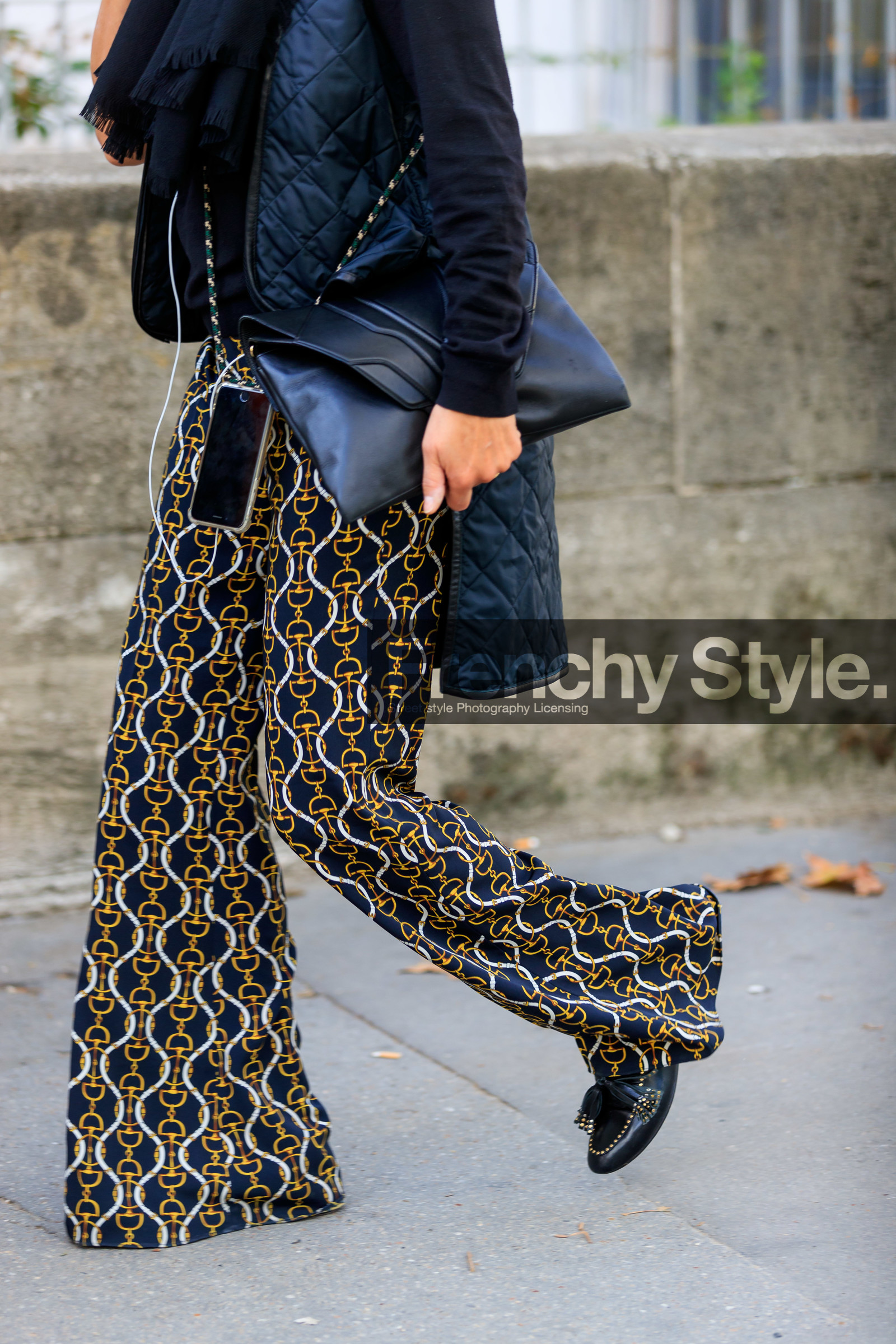 black leather clutch, black pants, black parka, black leather slippers, black leather loafers, silk pants, printed pants, monogrammed pants, loose pants, iphone, xouxou strap phone, fashion week, frenchystyle, FW, jonathan paciullo, street style, SPRING SUMMER 2020, SS 20, PFW, PARIS, vertical, atmosphere details, detail